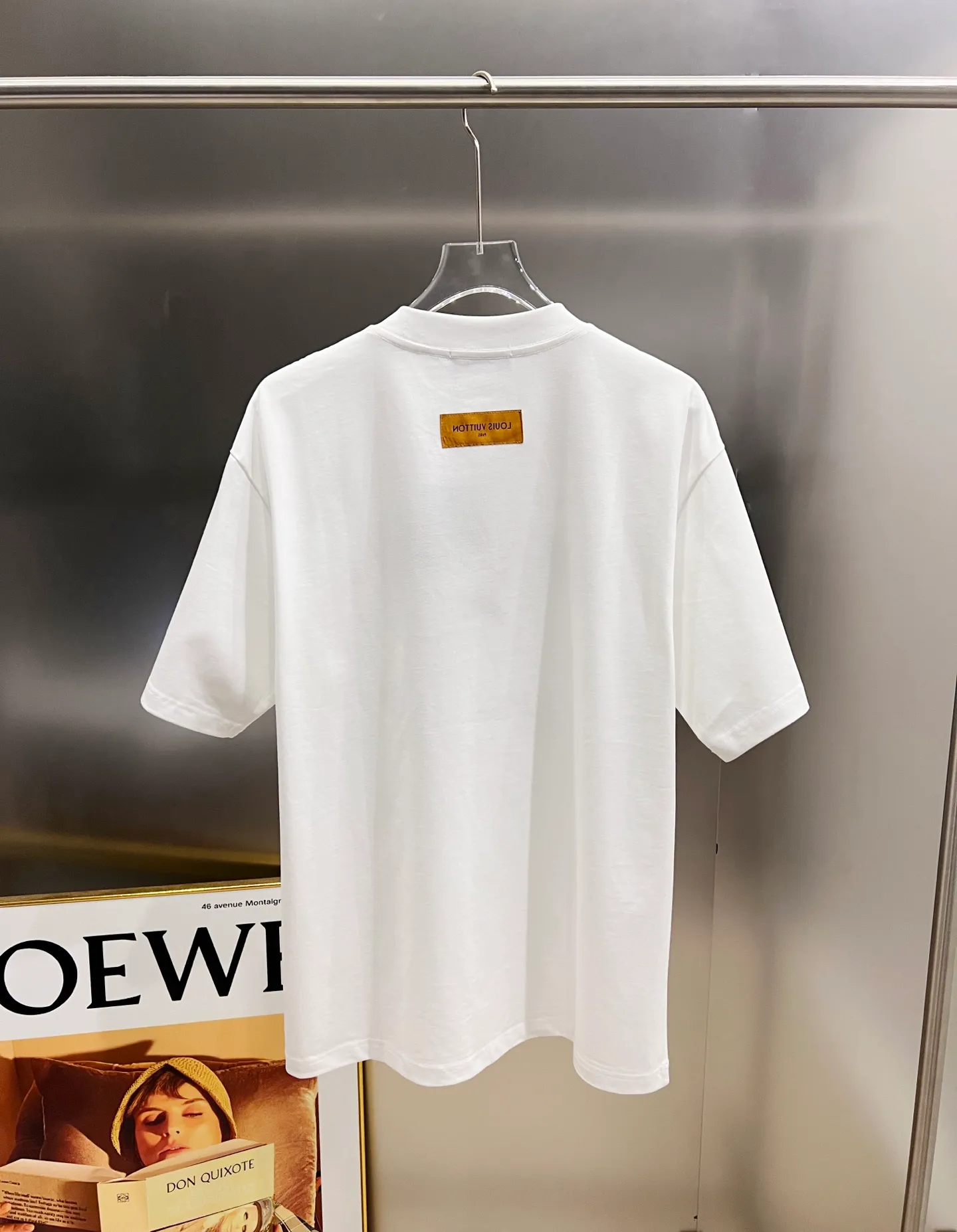🅿️190 1v Louis* 2025 autumn and winter new style, classic big V letter three-dimensional craft design, high-end version! Highly breathable and comfortable, customized double-yarn plain cotton fabric. Short-sleeved T-shirt. Same style for men and women. Sizes S M L XL XXL Five sizes black white Angora red